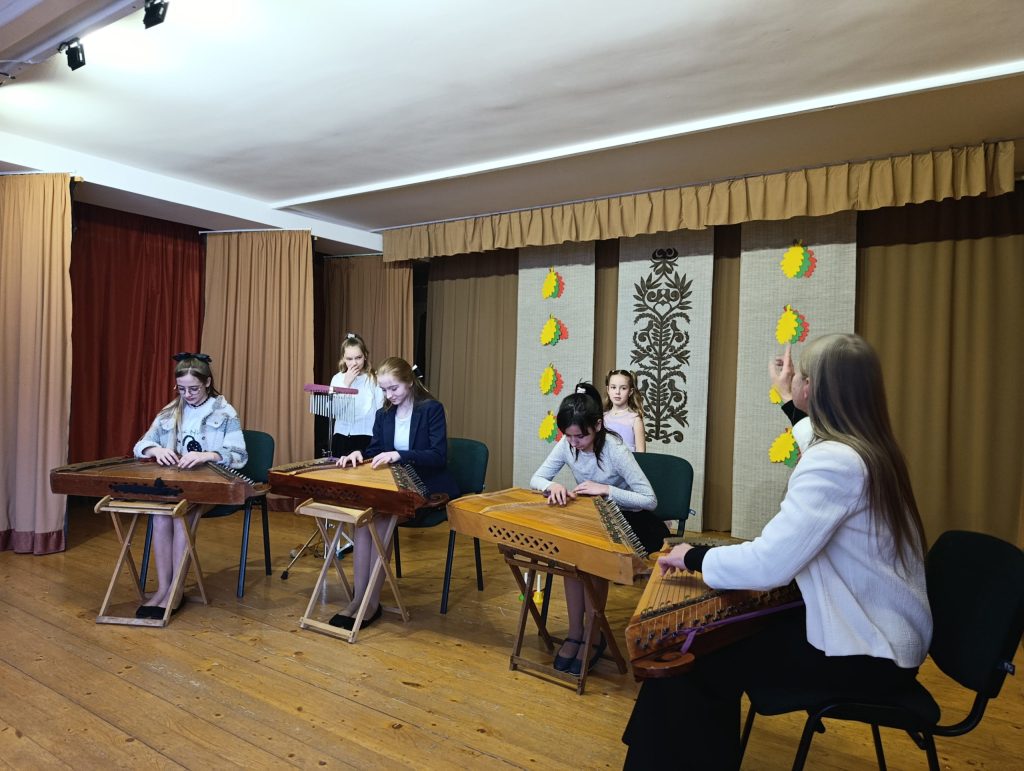 ,,Kankliuok, lietuvi, lai svietas girdi…“