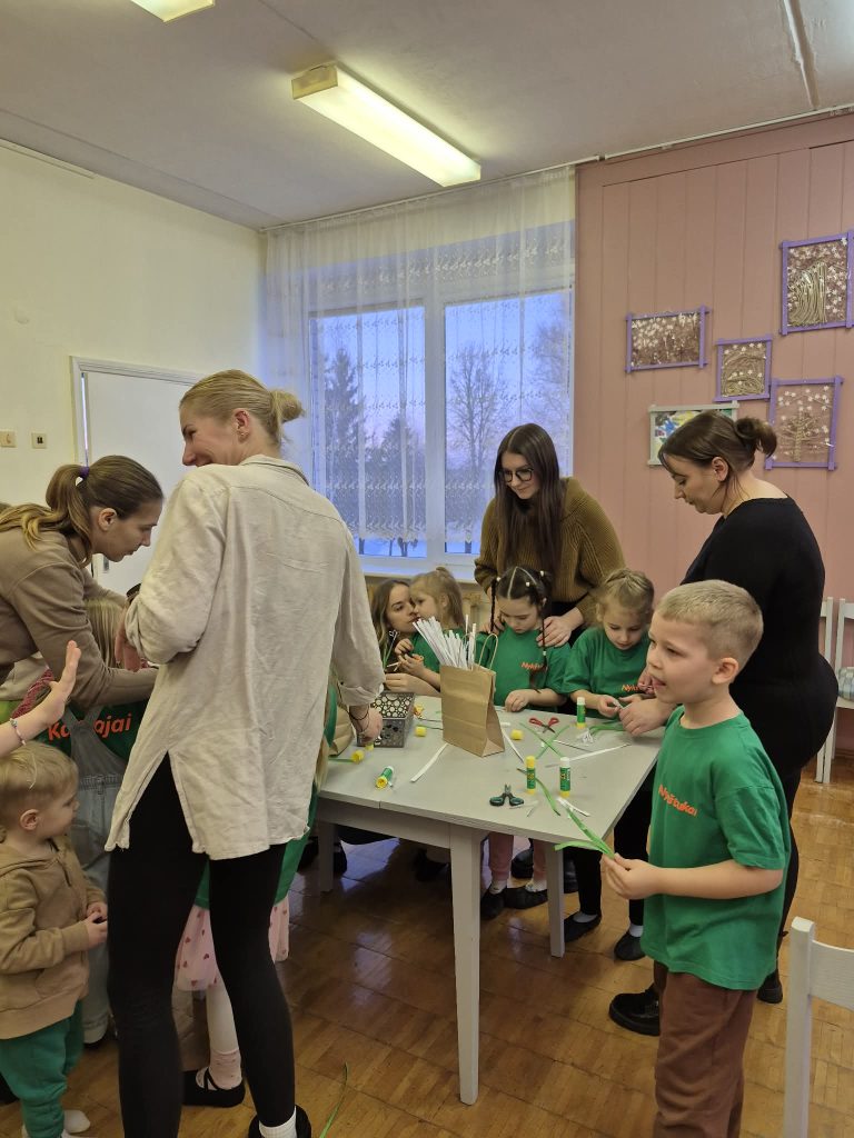 „Nykštukų“ grupės bendruomenė atsisveikino su žiema