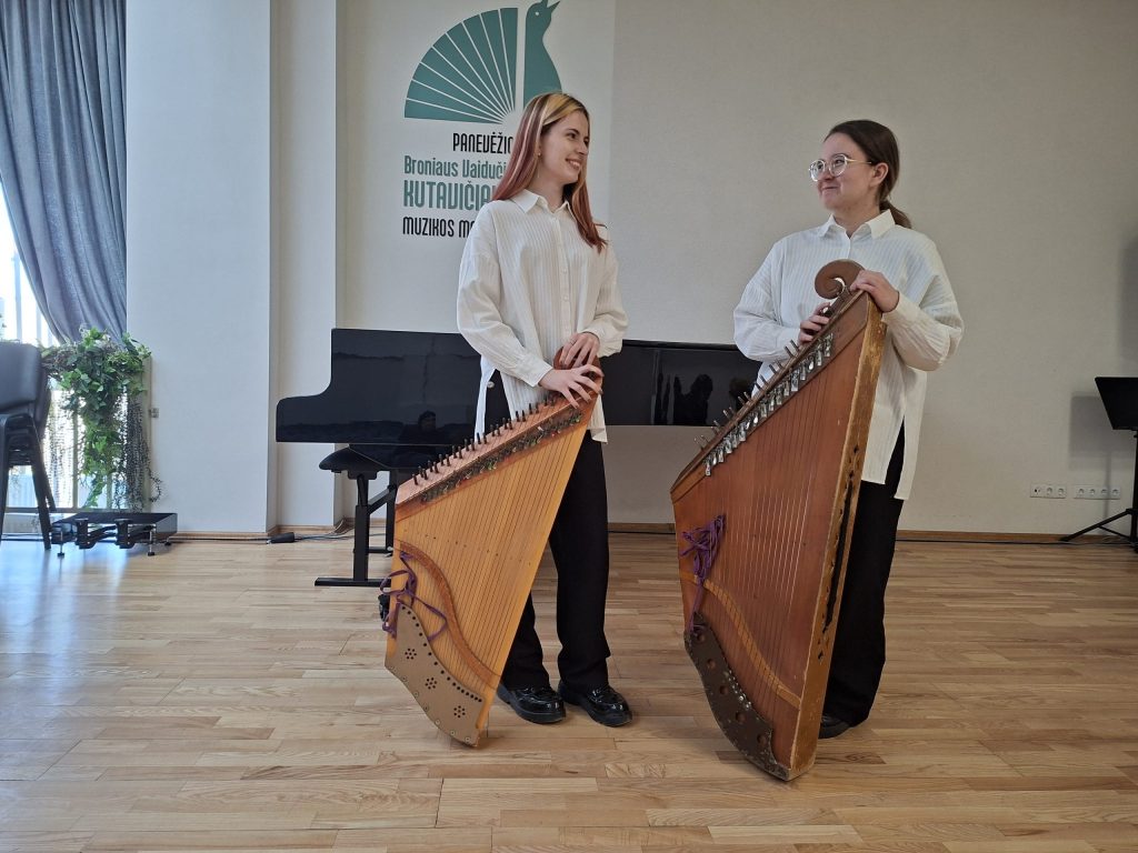 Dalyvavo kanklininkės