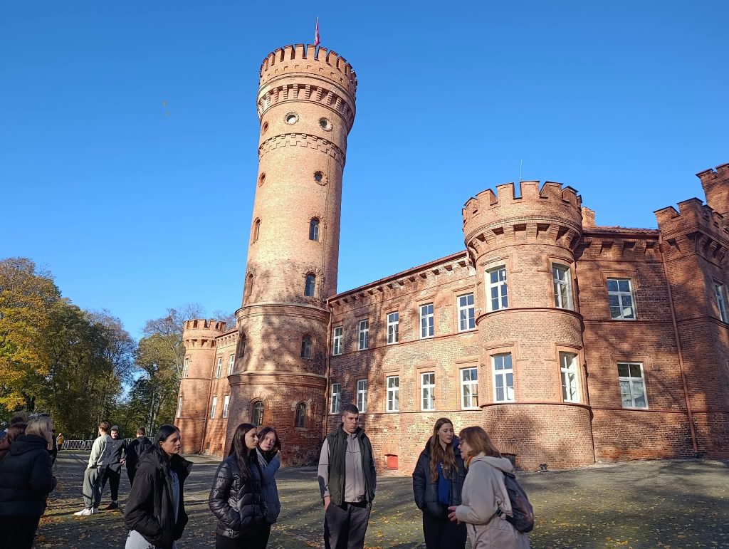 Dvyliktokų išvyka
